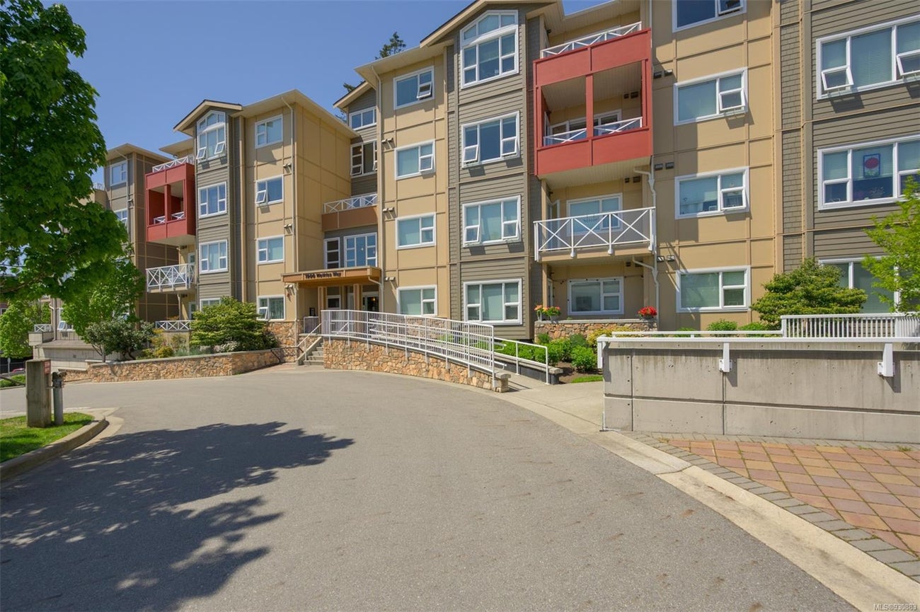 404 1900 Watkiss Way - VR Hospital Condo Apartment for sale, 2 Bedrooms (930883) #1