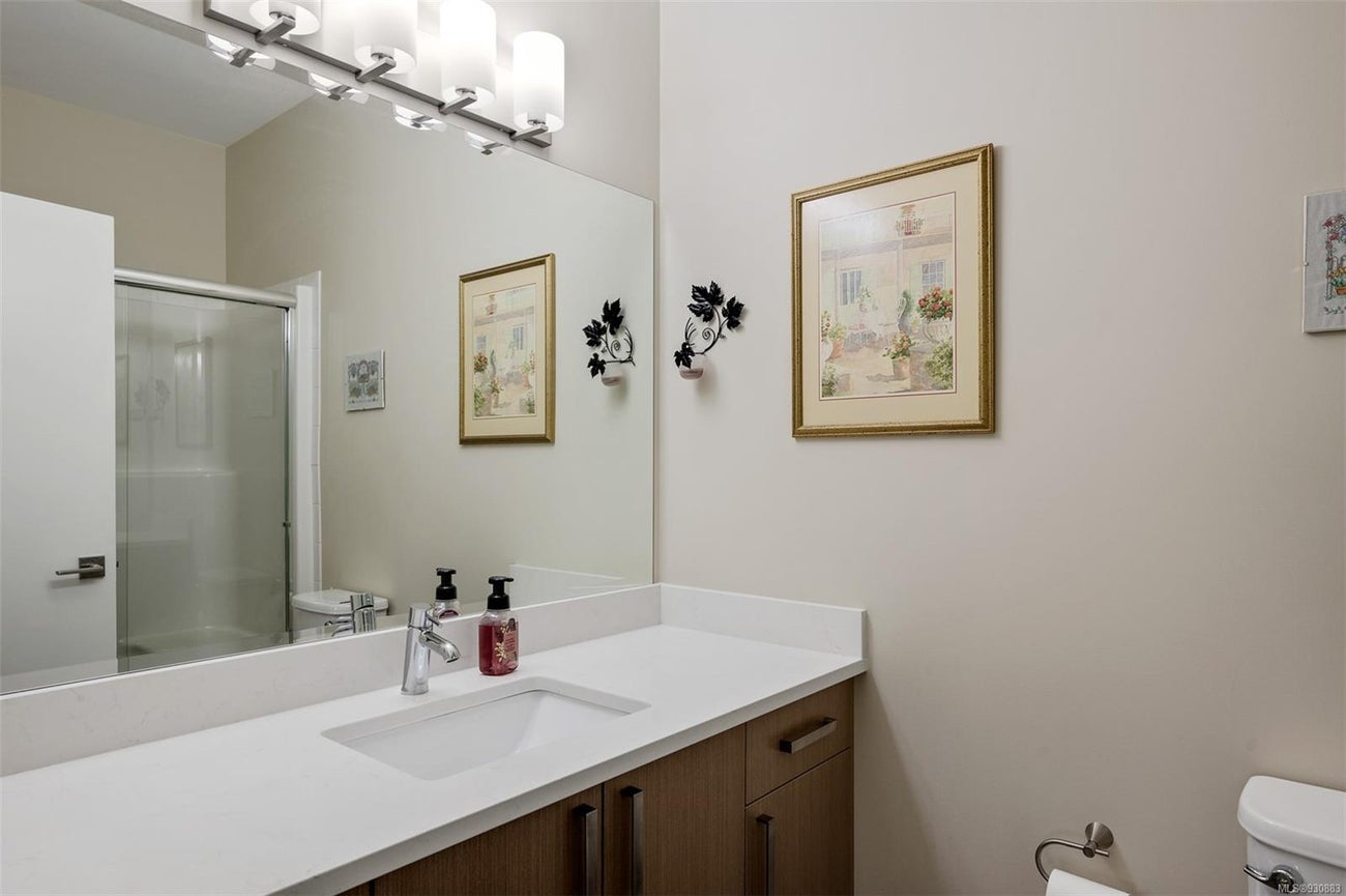 404 1900 Watkiss Way - VR Hospital Condo Apartment for sale, 2 Bedrooms (930883) #22