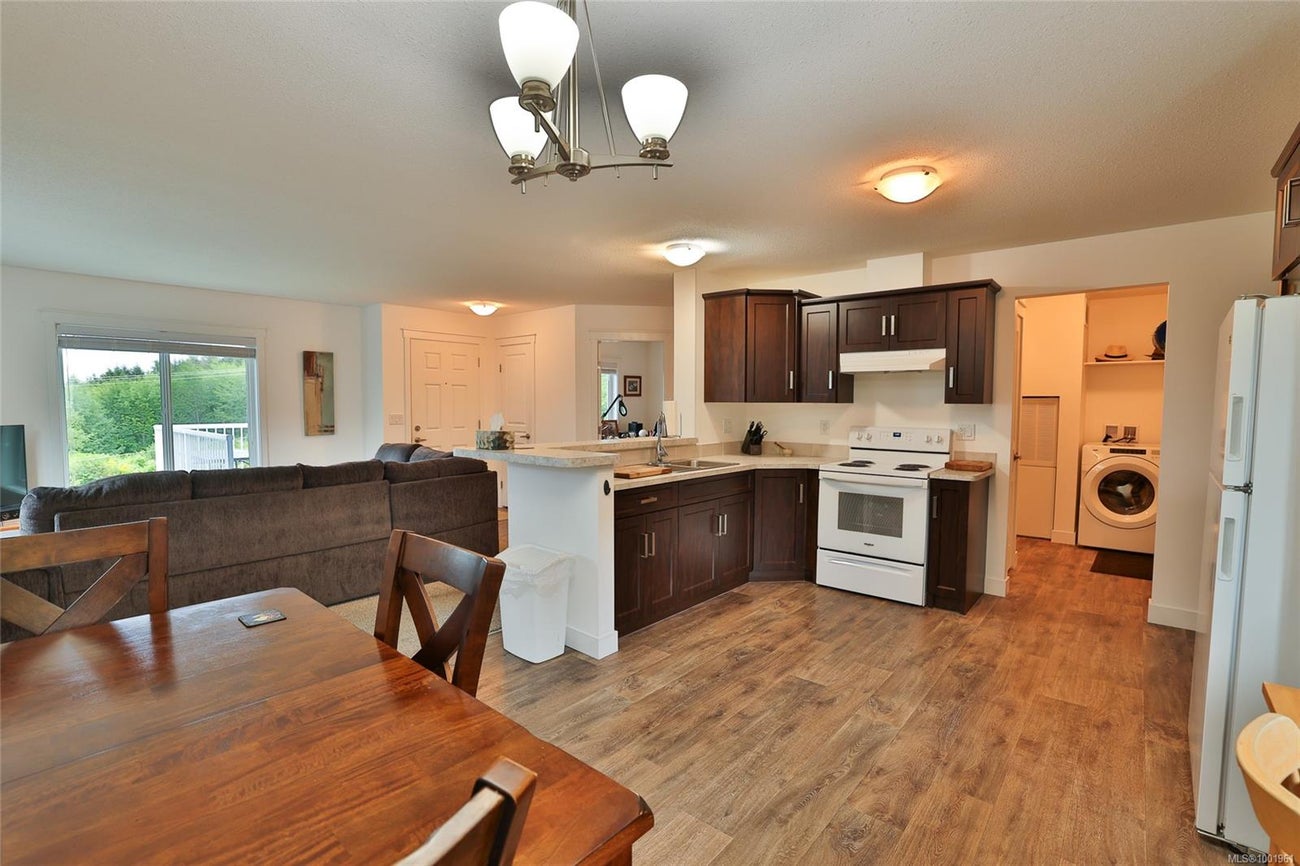 570 Venture Pl - NI Port McNeill Single Family Residence for Sale, 2 Bedrooms (1001961) #3