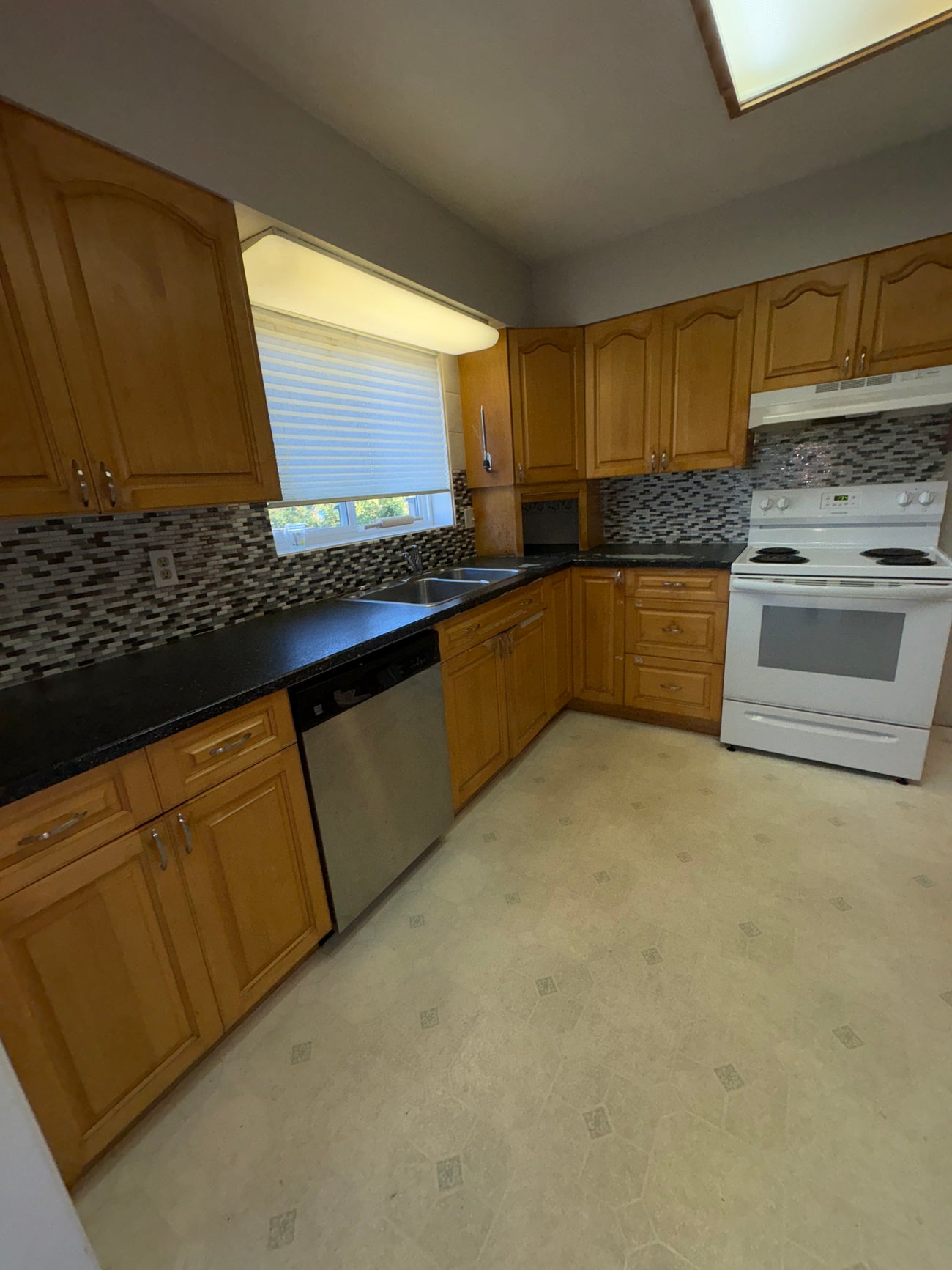 691 Colwyn St. - CR Campbell River Central Single Family Residence for Sale, 3 Bedrooms # - 9