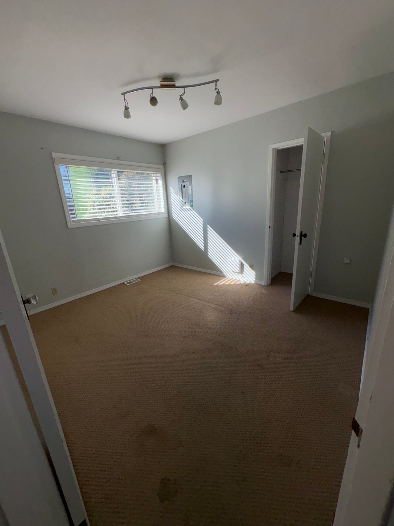 691 Colwyn St. - CR Campbell River Central Single Family Residence for Sale, 3 Bedrooms # - 11