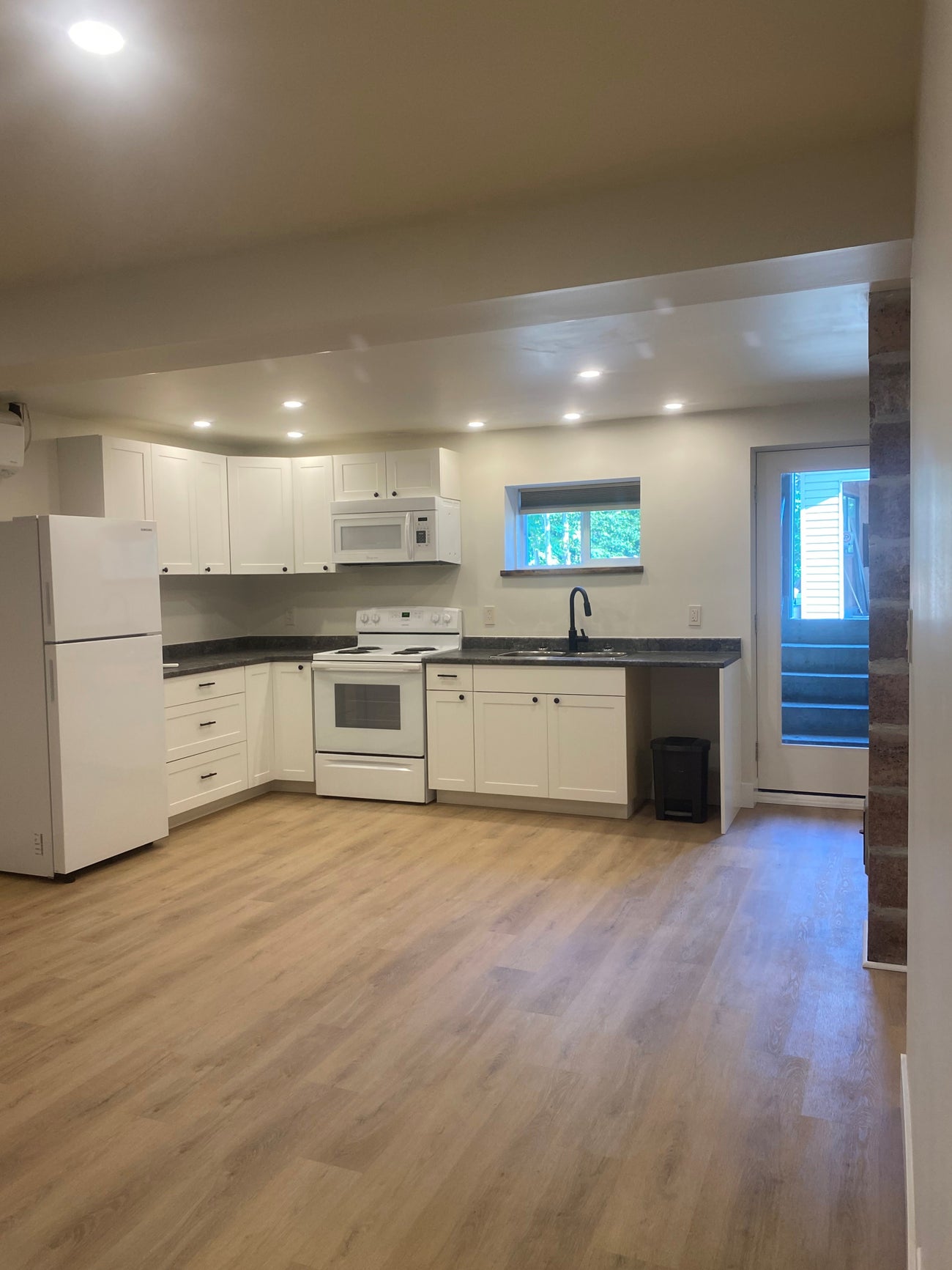 815 B Homewood Rd. - CR Campbell River Central Single Family Residence for Sale, 1 Bedroom  #3