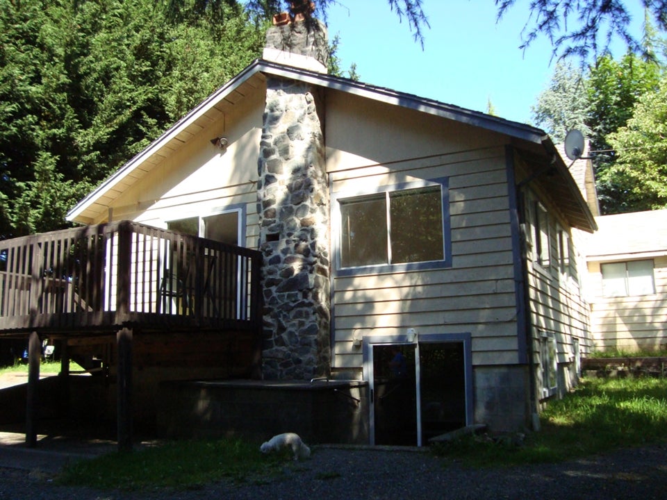 RENTED 680 #3 Homewood Road, Campbell River, BC, V9W3N5 - CR Campbell River Central Triplex for sale, 1 Bedroom  #1