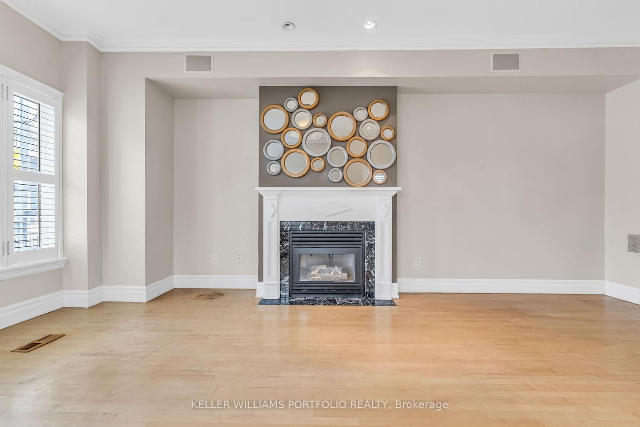 9A Woodfield Rd Road - Greenwood-Coxwell Att/Row/Townhouse for Sale, 2 Bedrooms (E12332525) #3