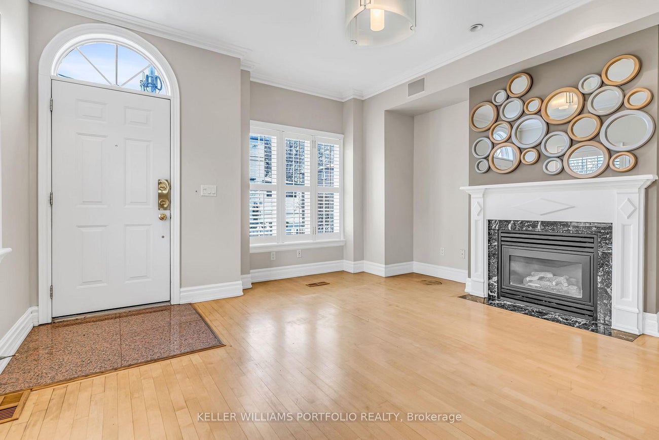 9A Woodfield Rd Road - Greenwood-Coxwell Att/Row/Townhouse for Sale, 2 Bedrooms (E12332525) #4