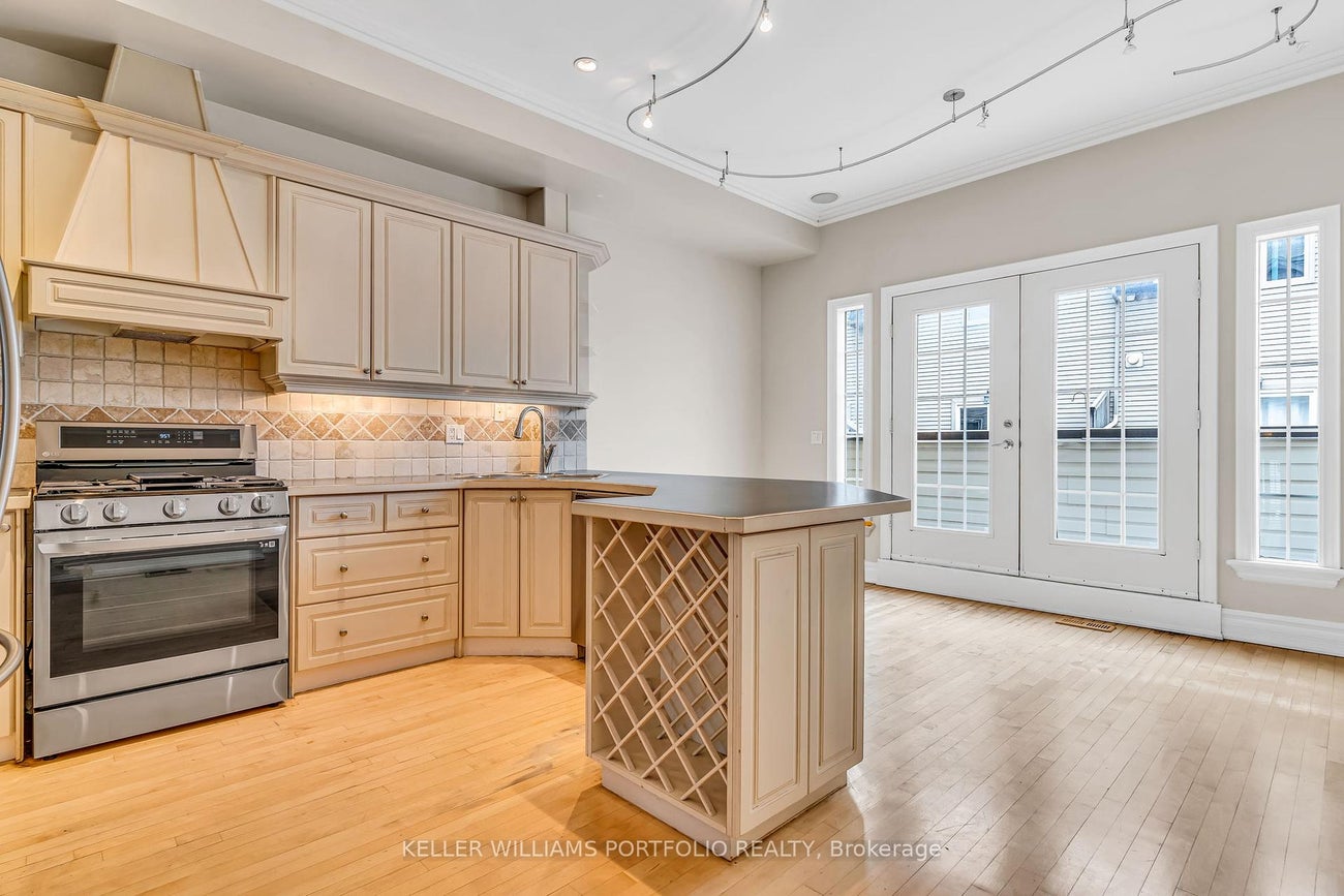 9A Woodfield Rd Road - Greenwood-Coxwell Att/Row/Townhouse, 2 Bedrooms (E12332525)# - 7