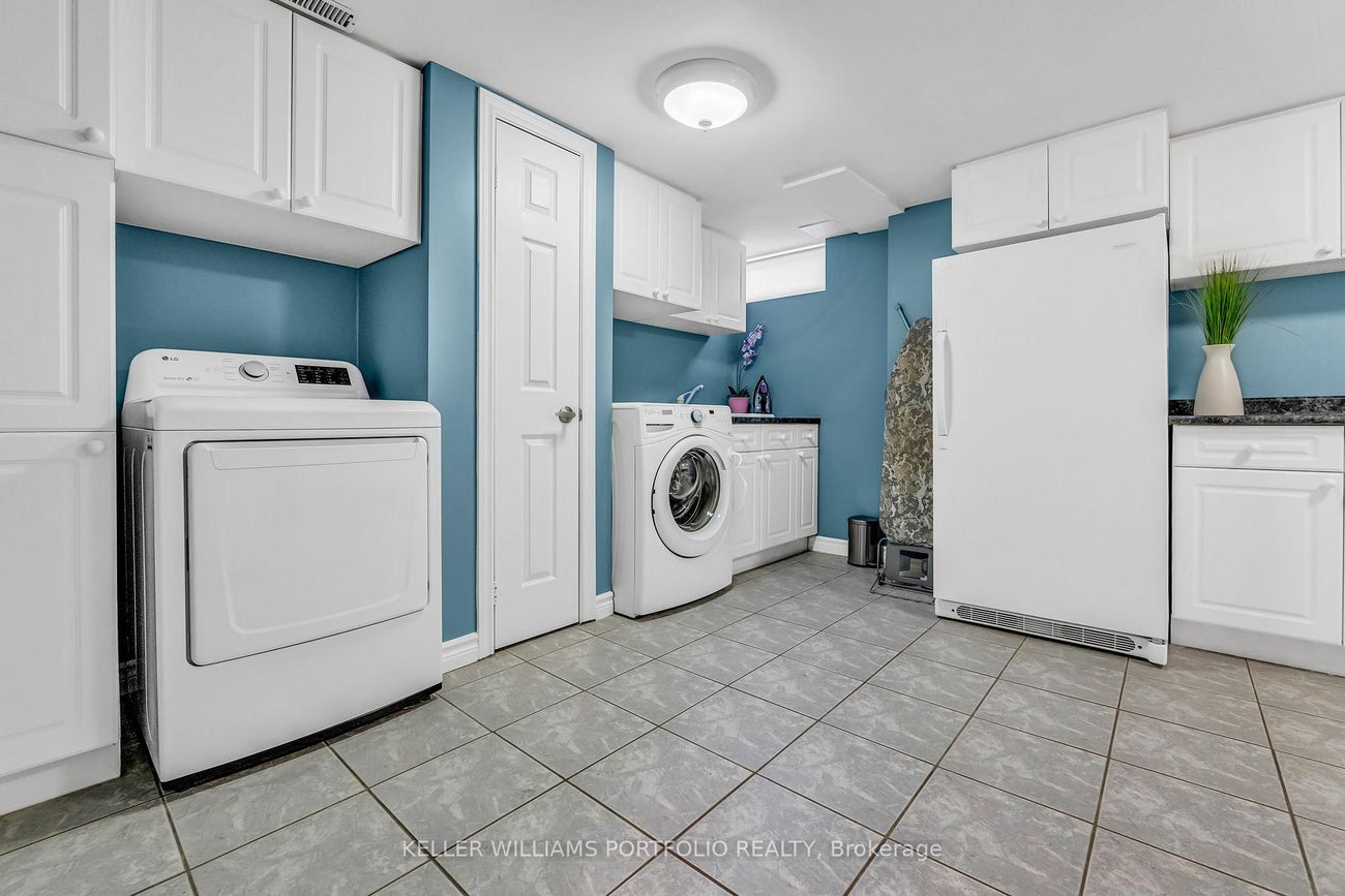 1123 Lakeshore Road E - 1013 - OO Old Oakville Detached for Sale, 2 + 3 Bedrooms (W12078047) #24