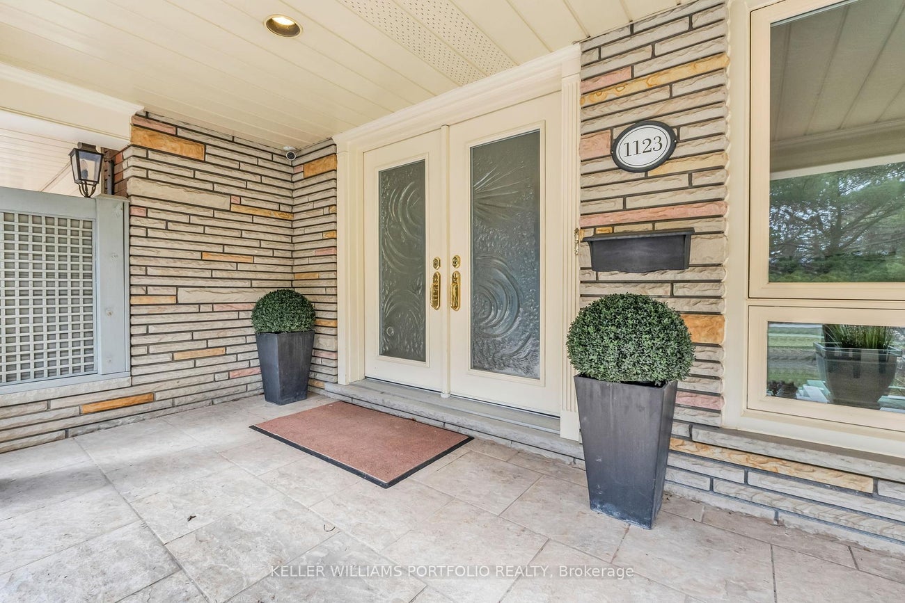 1123 Lakeshore Road E - 1013 - OO Old Oakville Detached for Sale, 2 + 3 Bedrooms (W12078047) #3