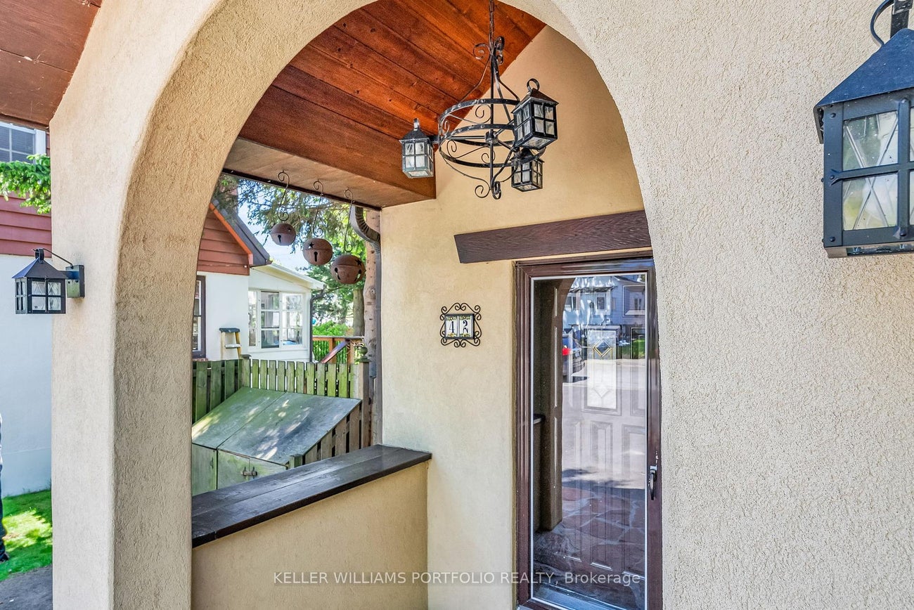 42 Forty First Street - Long Branch Detached for Sale, 1 + 1 Bedrooms (W12163602) #4