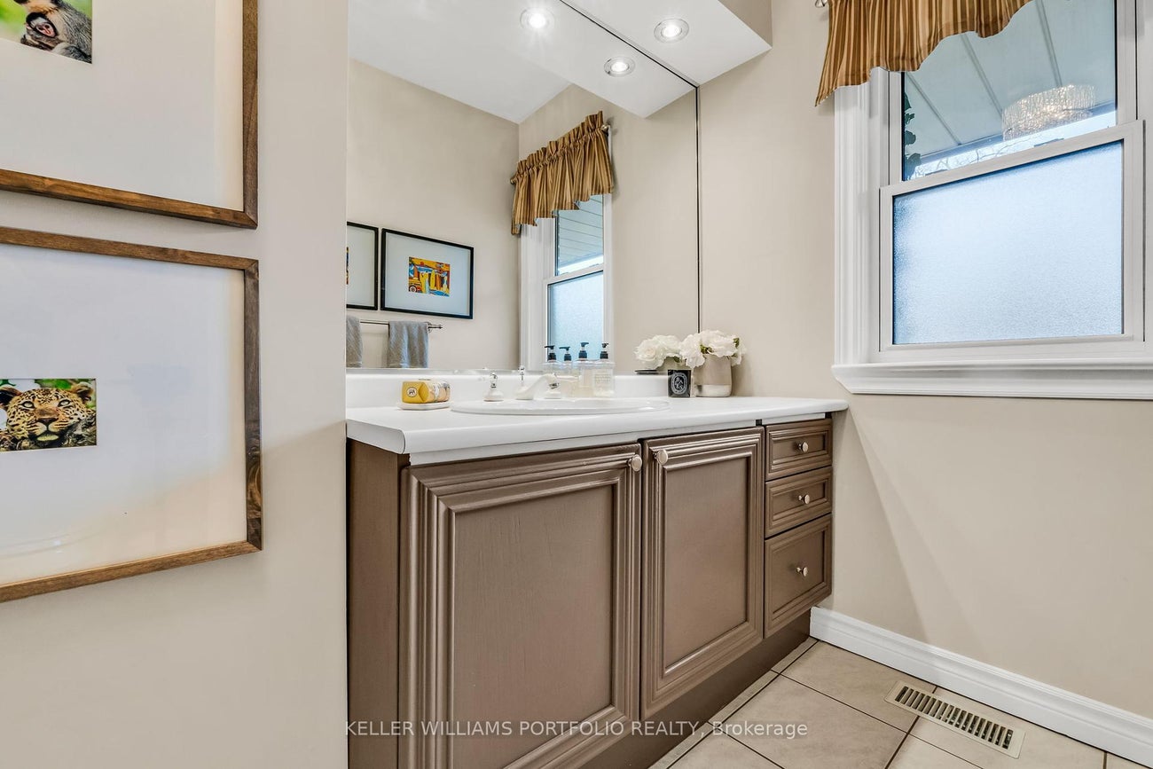 1123 Lakeshore Road E - 1013 - OO Old Oakville Detached for Sale, 2 + 3 Bedrooms (W12375640)# - 23