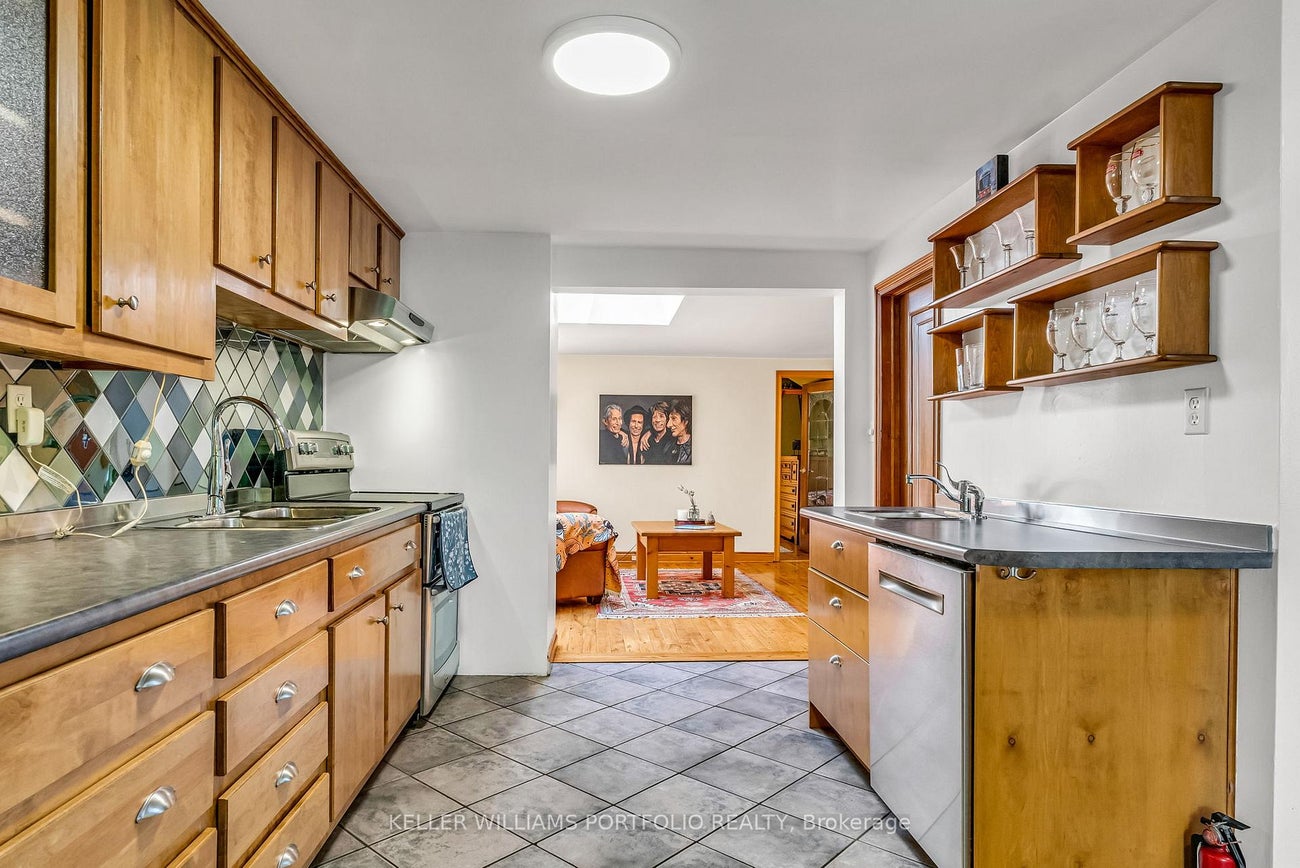 42 Forty First Street - Long Branch Detached for Sale, 1 + 1 Bedrooms (W12942650)# - 19