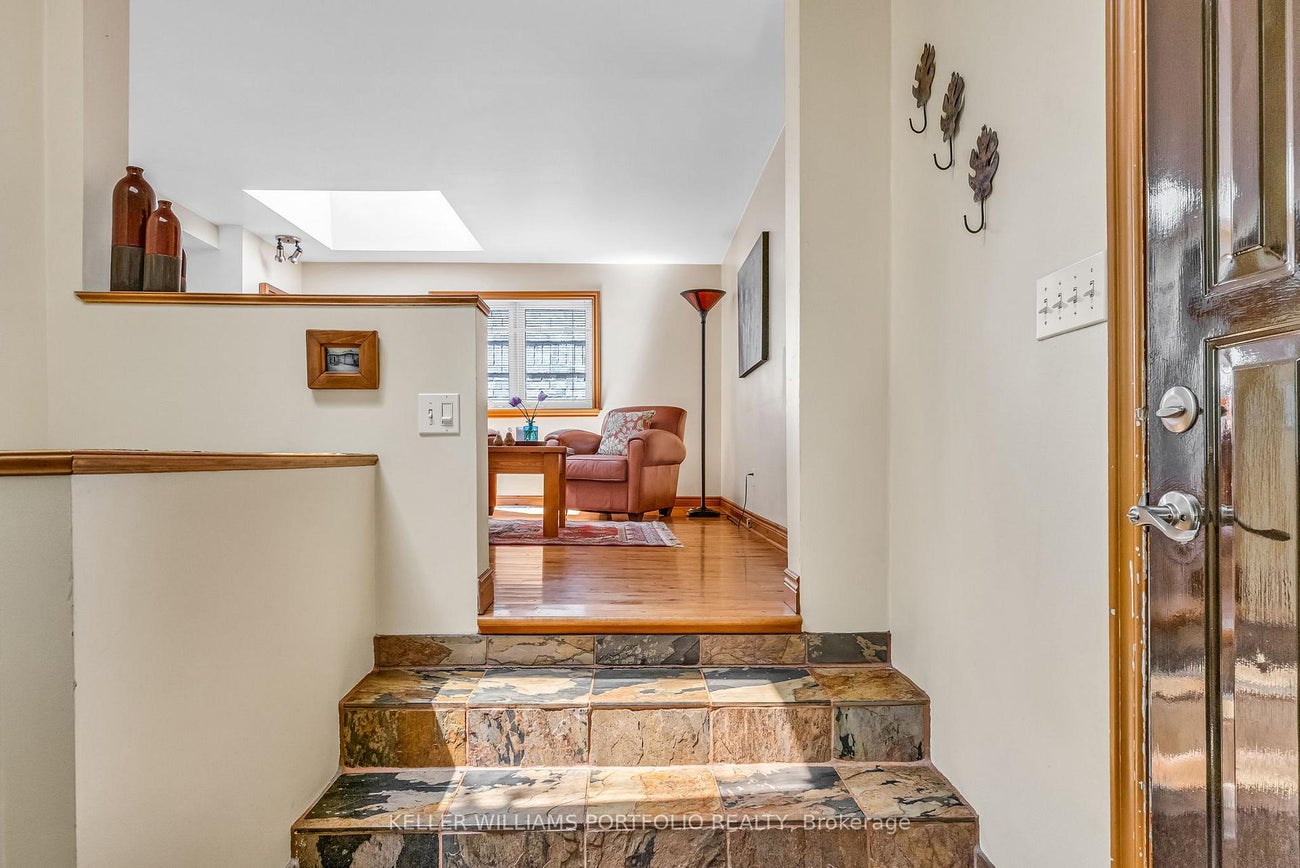 42 Forty First Street - Long Branch Detached for Sale, 1 + 1 Bedrooms (W12942650)# - 6