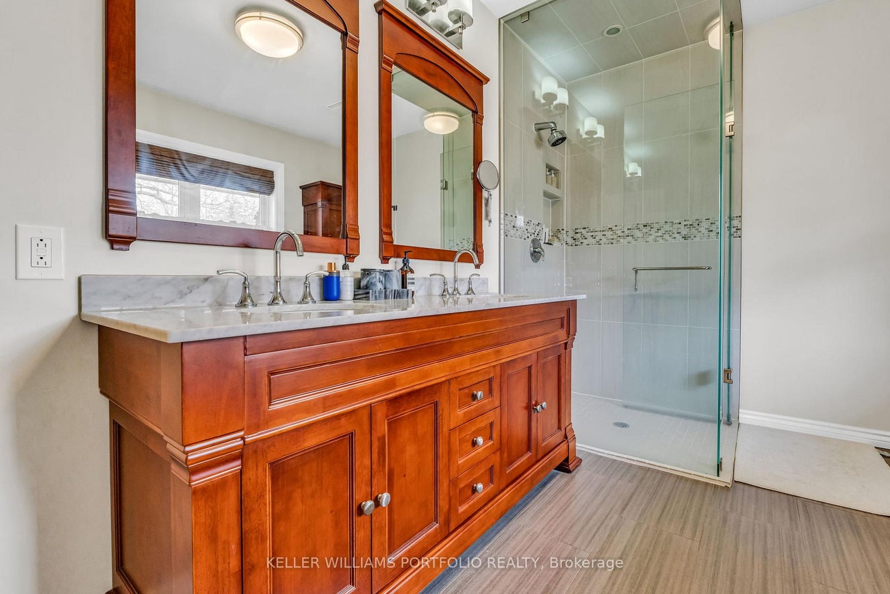 1123 Lakeshore Road E - 1013 - OO Old Oakville Detached for Sale, 2 + 3 Bedrooms (W12949898)# - 25