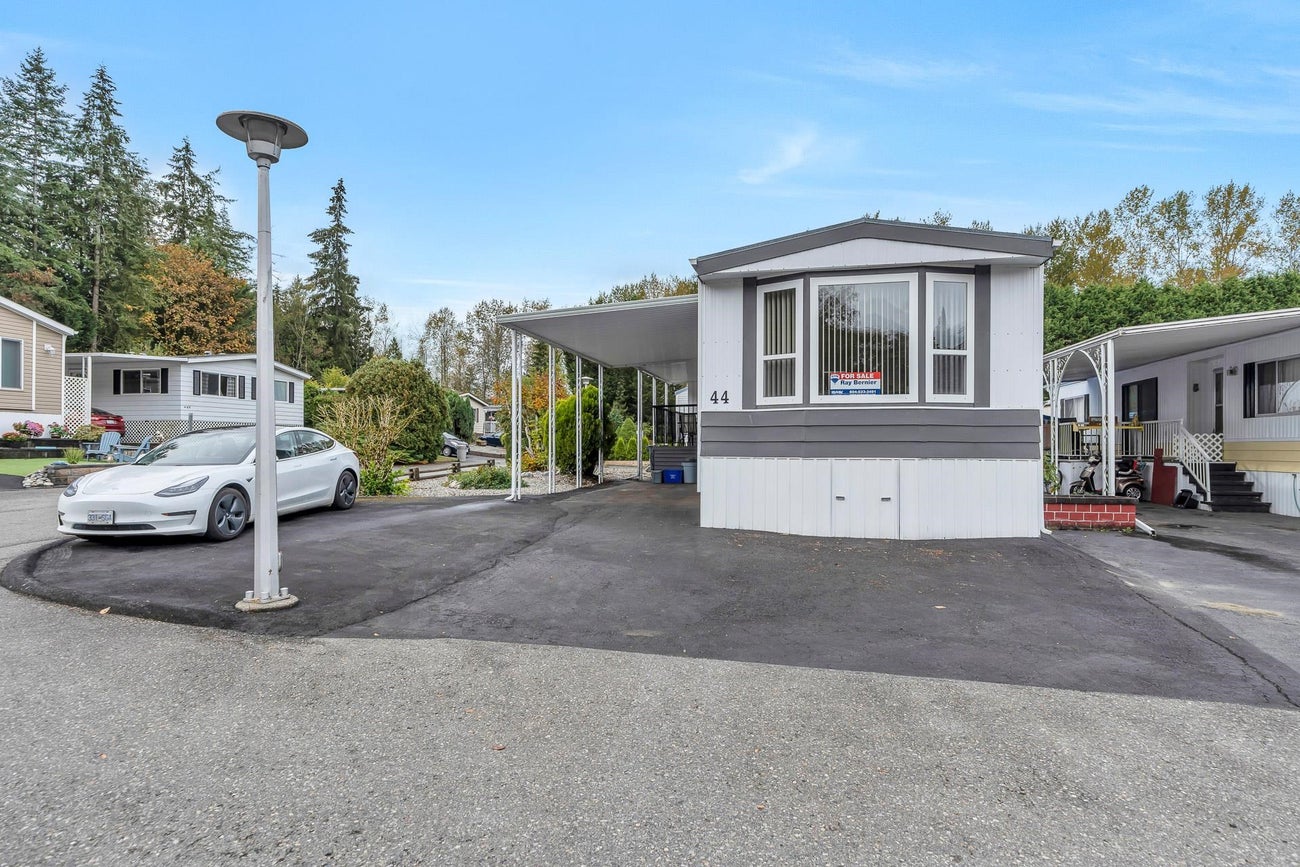 44 2270 196 STREET - Brookswood Langley Manufactured for sale, 2 Bedrooms (R2734697) #1