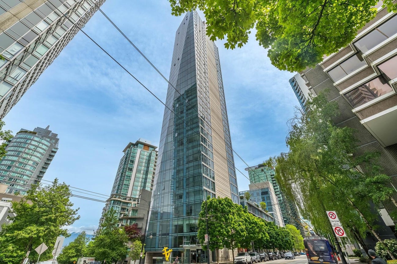 702 1499 W PENDER STREET - Coal Harbour Apartment/Condo for sale, 2 Bedrooms (R2886112) #1