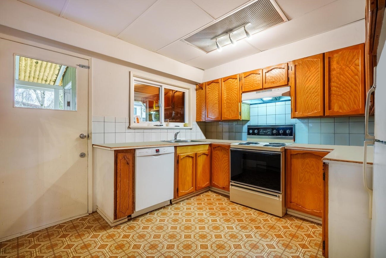 5186 Elgin Street - Knight Single Family Residence, 6 Bedrooms (R2972894) #9