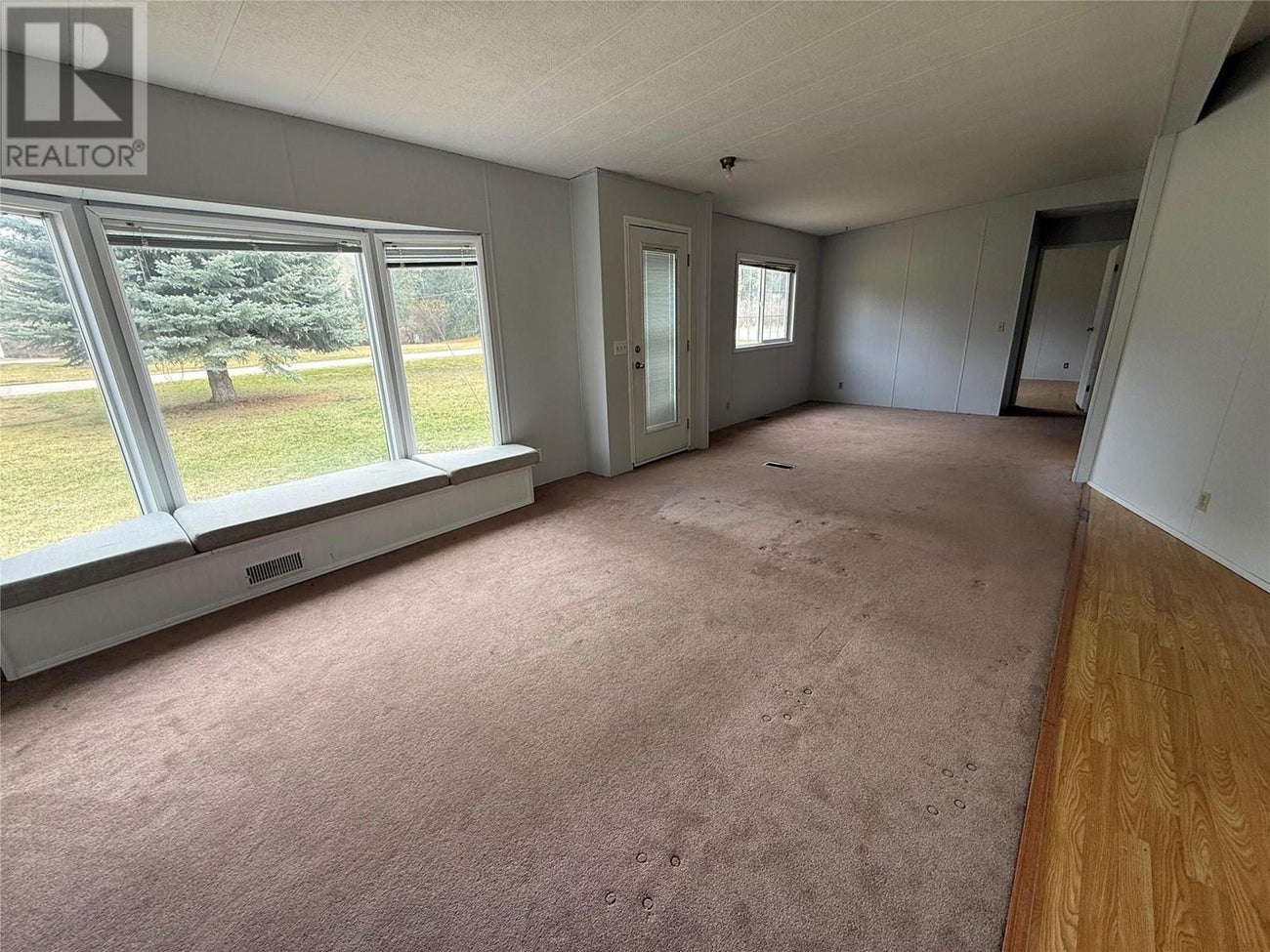 4935 Riverside Avenue - Grand Forks Manufactured Home for Sale, 3 Bedrooms (10341000) #9