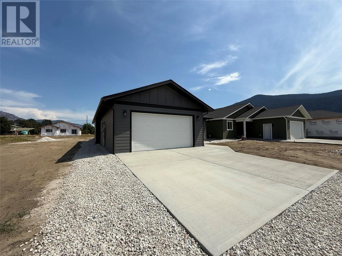 6070 19th Street - Grand Forks House for Sale, 3 Bedrooms (10343651) #1