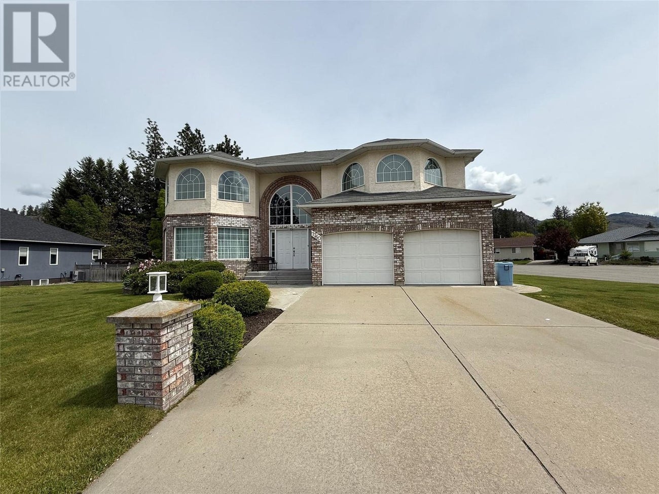 7760 Columbia Drive - Grand Forks House for Sale, 4 Bedrooms (10349002) #1