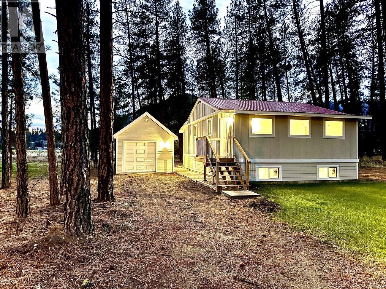8127 Donaldson Drive - Grand Forks House for Sale, 2 Bedrooms (10352059) #1