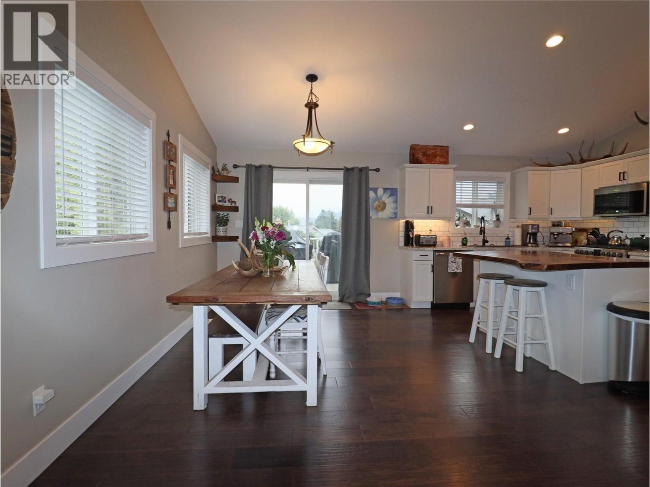 251 GOLDEN Way - Grand Forks Single Family for Sale, 4 Bedrooms (10362880)# - 18