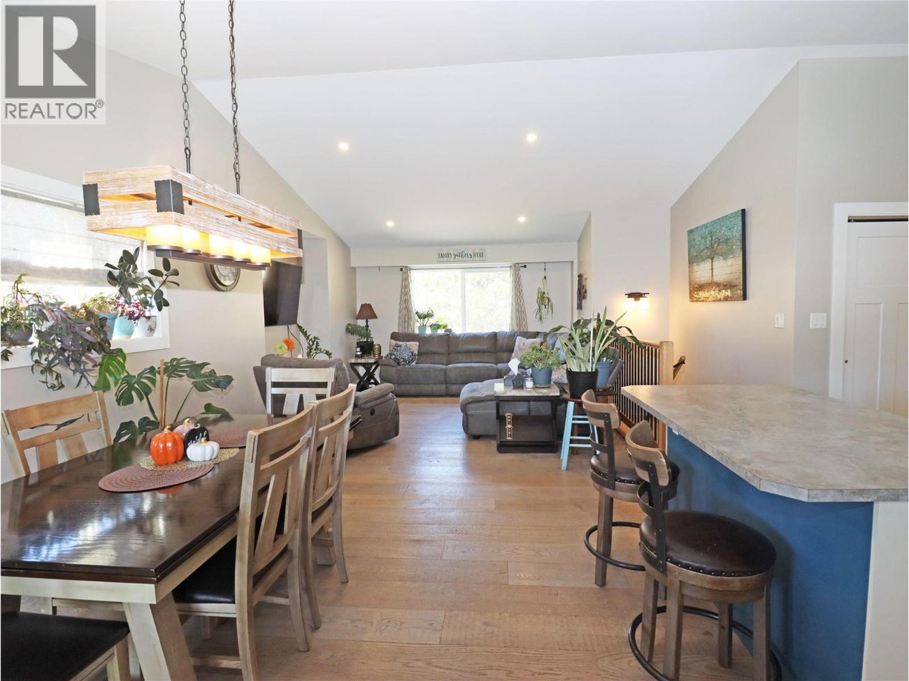 3600 Hall Frontage Road - Grand Forks Single Family for Sale, 4 Bedrooms (10364162)# - 10