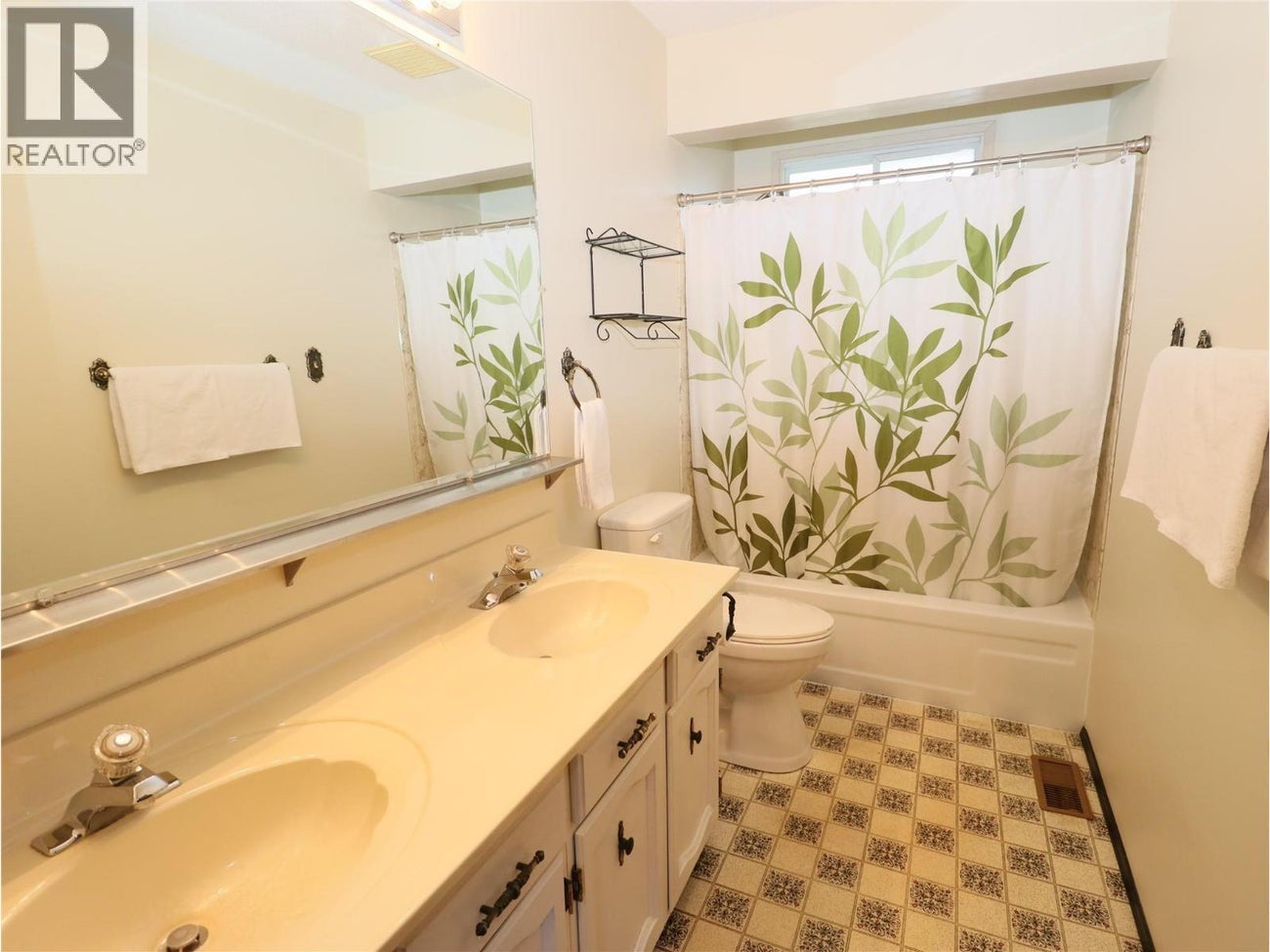 6667 Boundary Drive - Grand Forks Single Family for Sale, 3 Bedrooms (10366009)# - 17