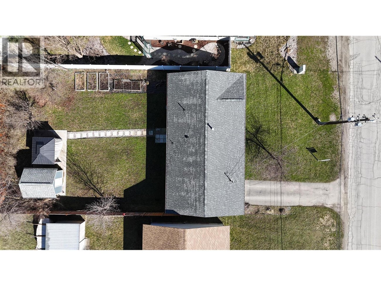 7665 BOUNDARY Drive - Grand Forks House for Sale, 4 Bedrooms (10370932)# - 4