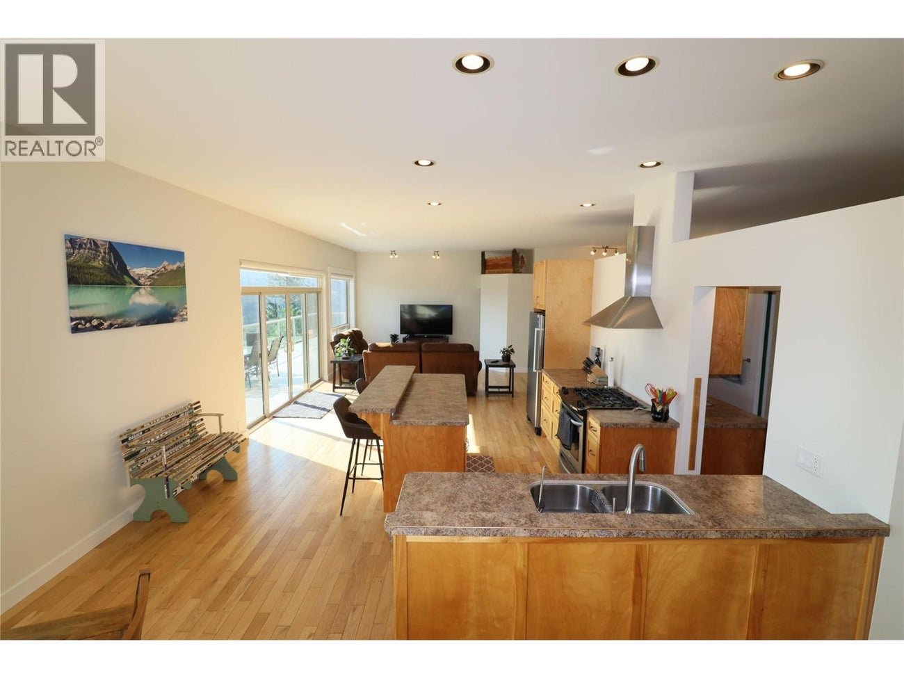 3285 EAGLE RIDGE Road - Grand Forks Single Family for Sale, 3 Bedrooms (10377850)# - 20