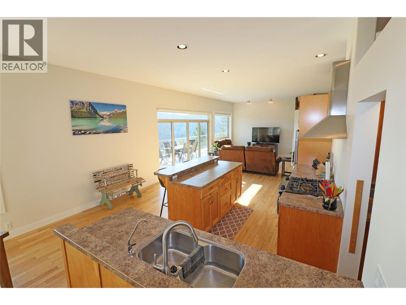 3285 EAGLE RIDGE Road - Grand Forks Single Family for Sale, 3 Bedrooms (10377850)# - 21