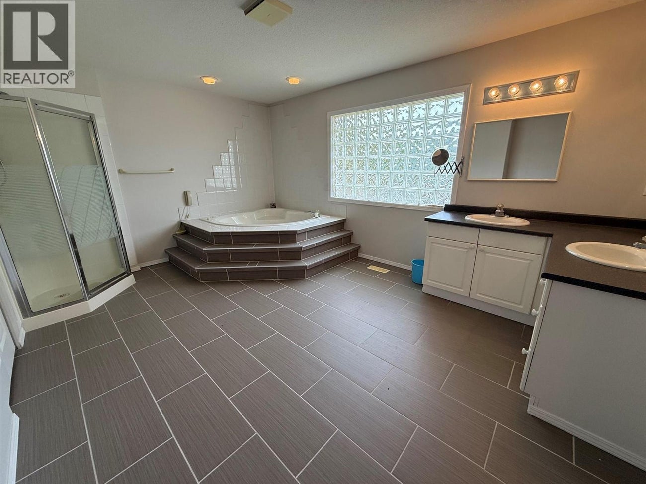 7760 Columbia Drive - Grand Forks House for Sale, 4 Bedrooms (10378373)# - 18