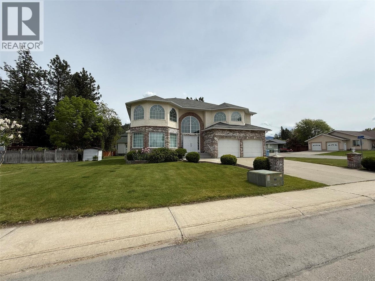 7760 Columbia Drive - Grand Forks House for Sale, 4 Bedrooms (10378373)# - 2