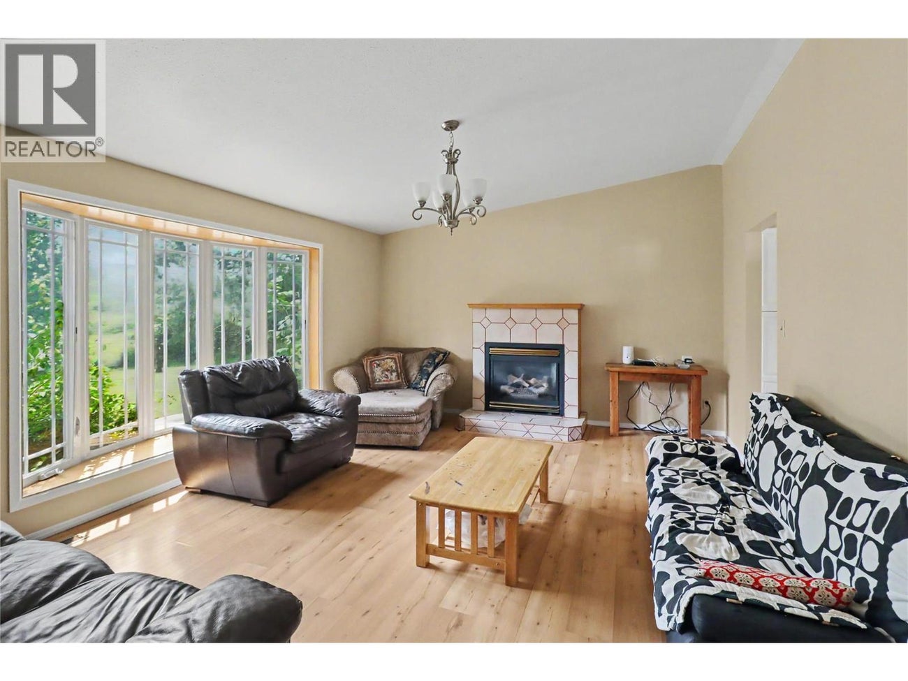 4055 Victoria Road - Grand Forks House for Sale, 5 Bedrooms (10395473)# - 2