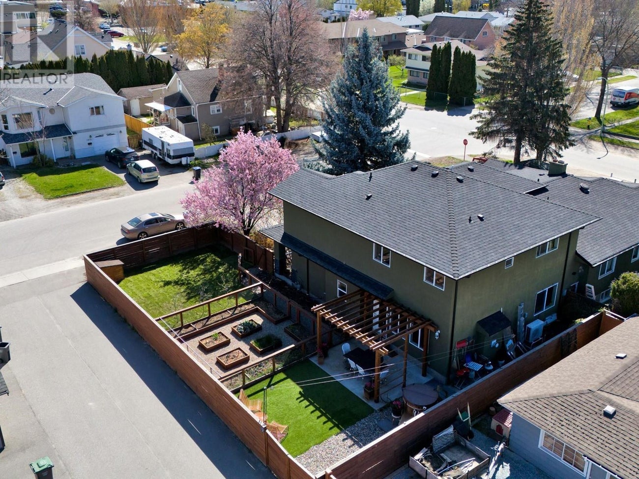 1818 Bowes Street - Kelowna Duplex for Sale, 4 Bedrooms (10338423) #32