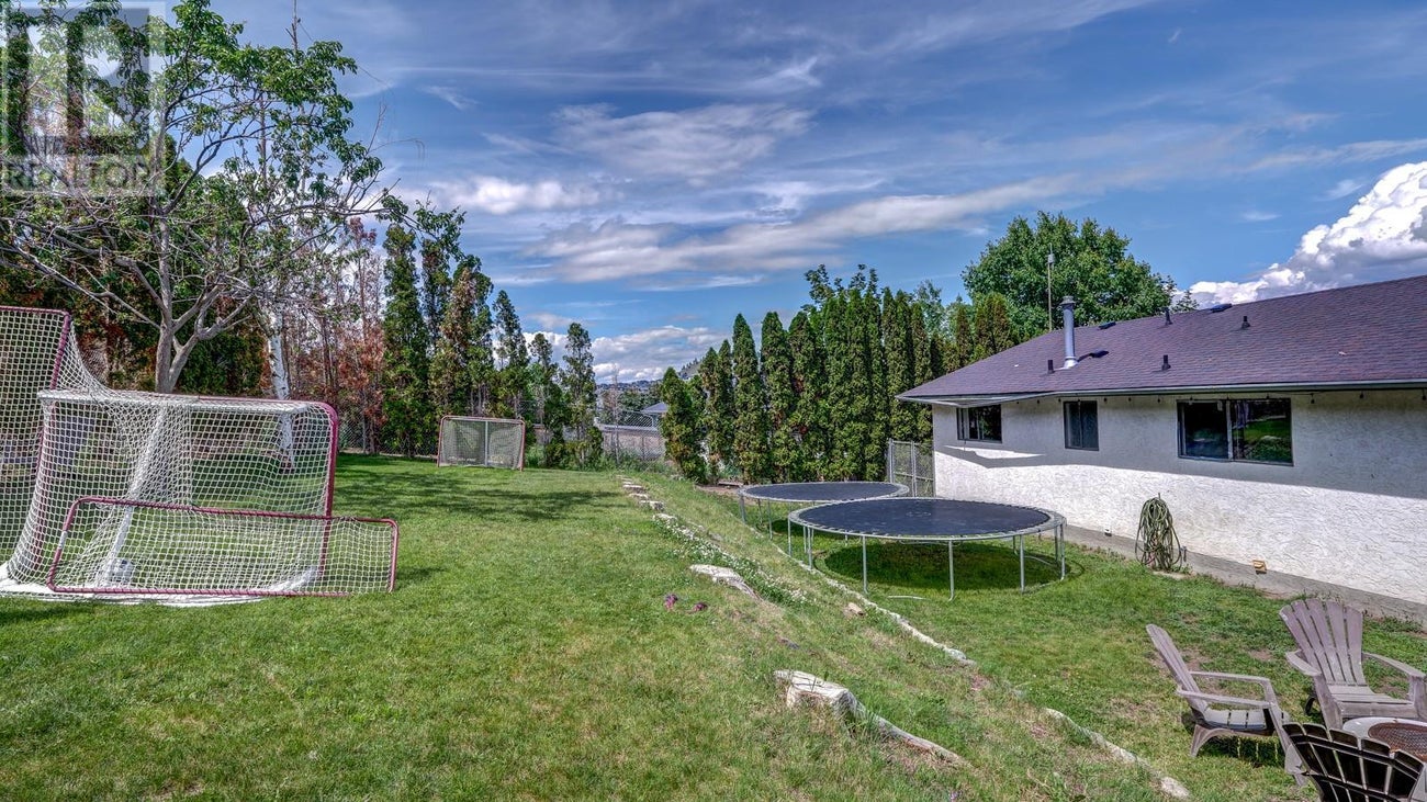 2214 Lynrick Road - Kelowna House for Sale, 5 Bedrooms (10345118) #34