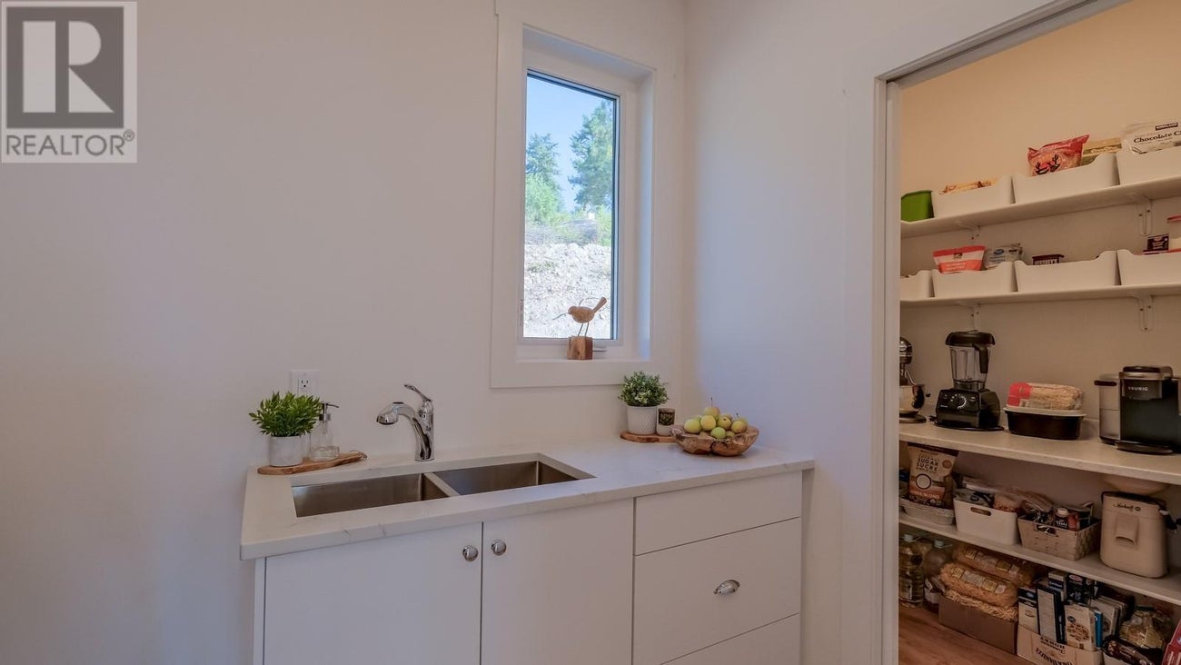 10290 Columbia Way - Vernon Single Family for Sale, 4 Bedrooms (10350781)# - 11