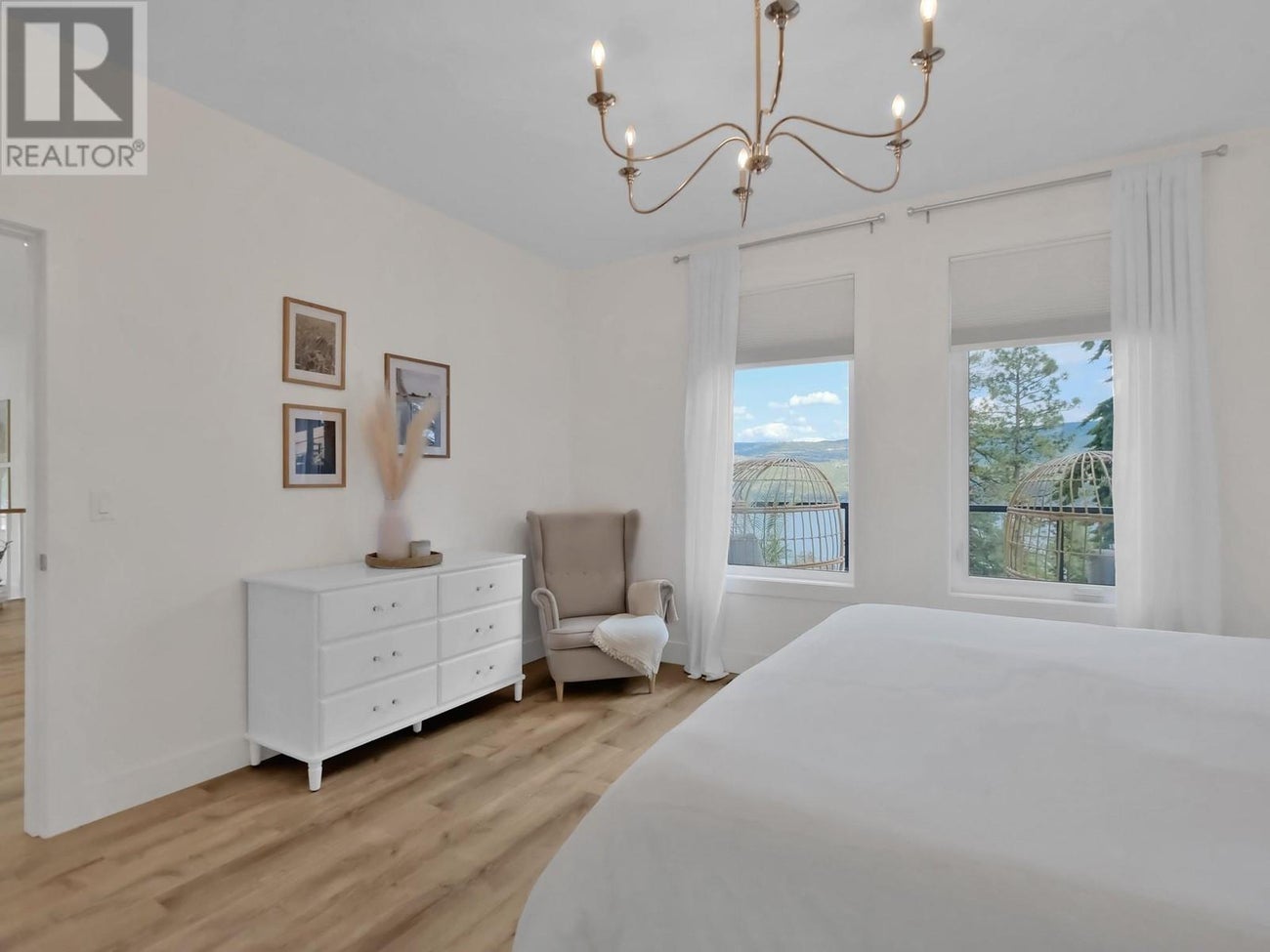 10290 Columbia Way - Vernon Single Family for Sale, 4 Bedrooms (10350781)# - 21