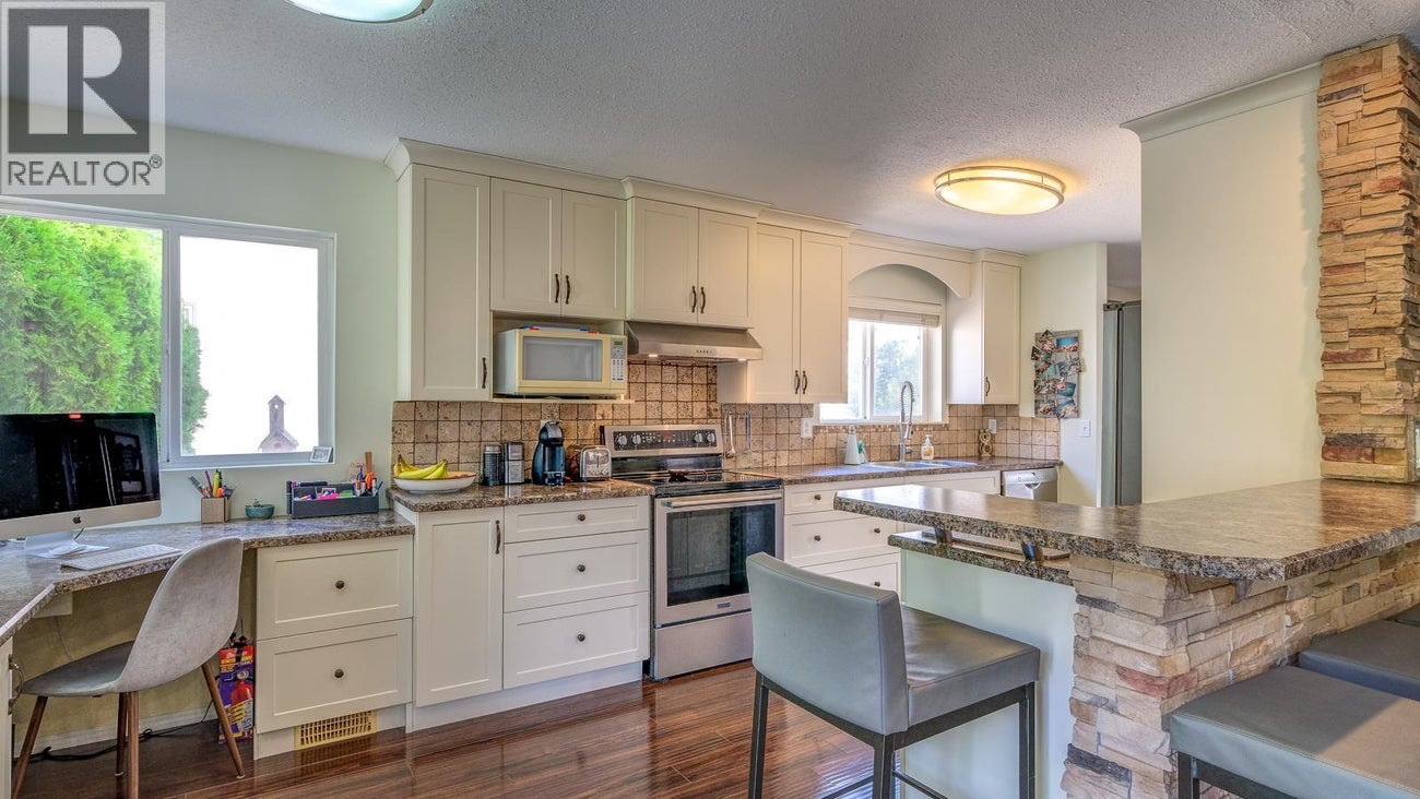 1853 Glenhaven Crescent - Kelowna House for Sale, 4 Bedrooms (10360623) #3
