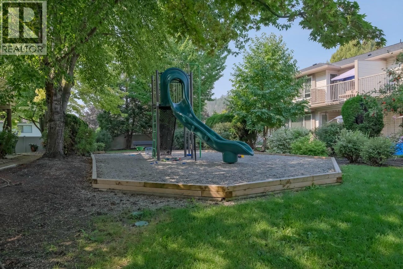 1853 Edgehill Avenue Unit# 12 - Kelowna Single Family for Sale, 3 Bedrooms (10362115)# - 36