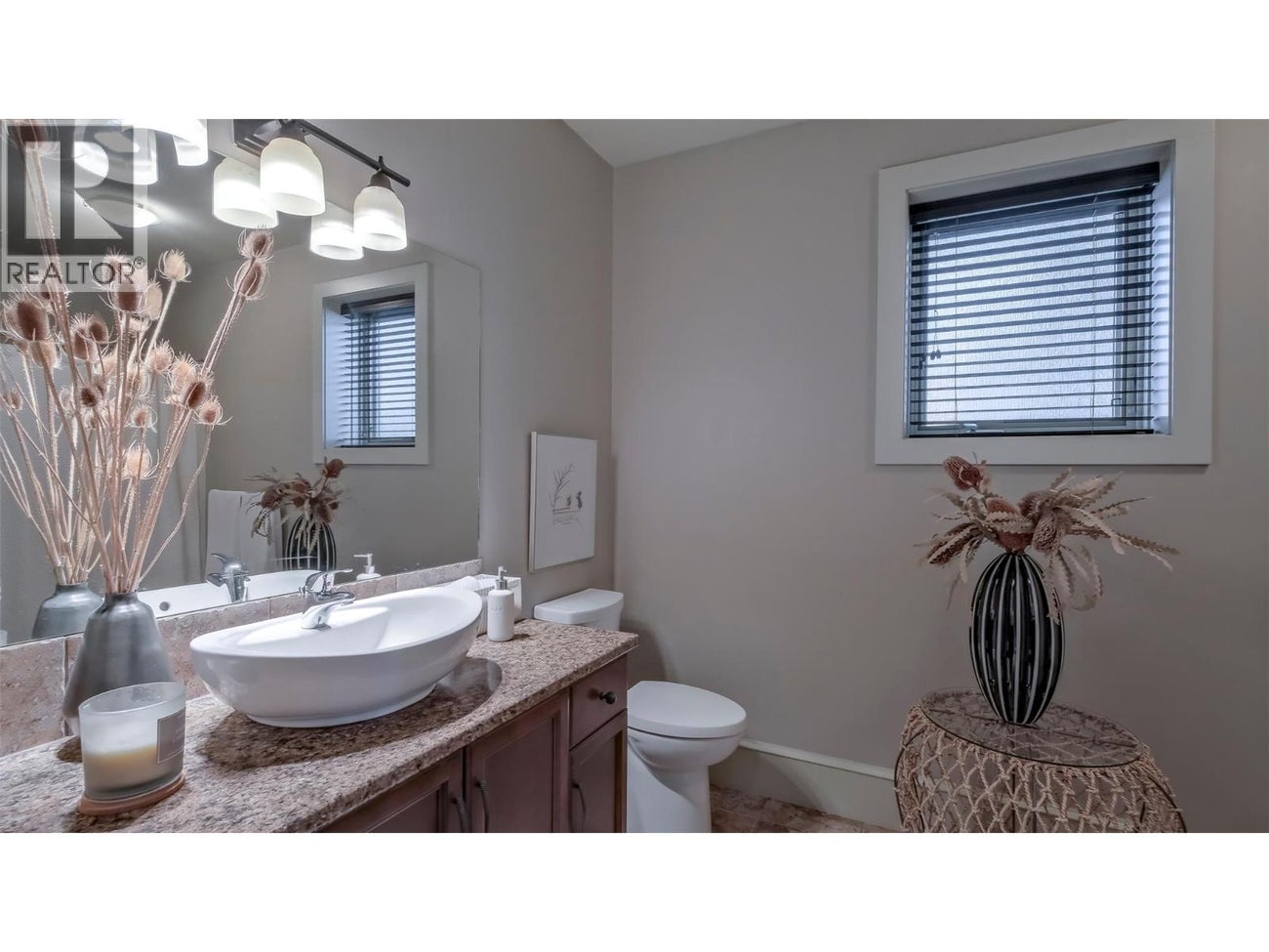 1749 Capistrano Drive - Kelowna House for Sale, 3 Bedrooms (10385473)# - 52