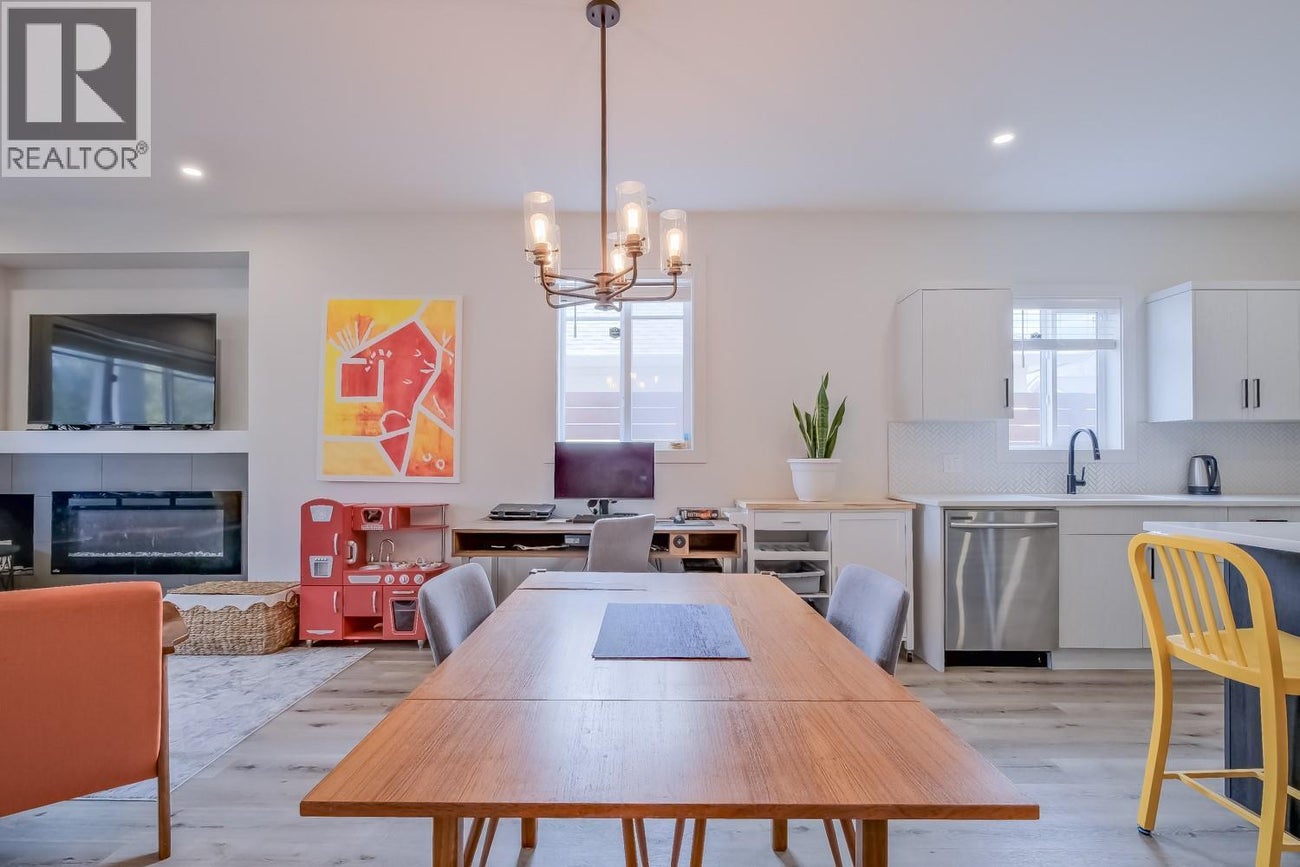 951 Stockwell Avenue - Kelowna Row / Townhouse for Sale, 3 Bedrooms (10390735)# - 10