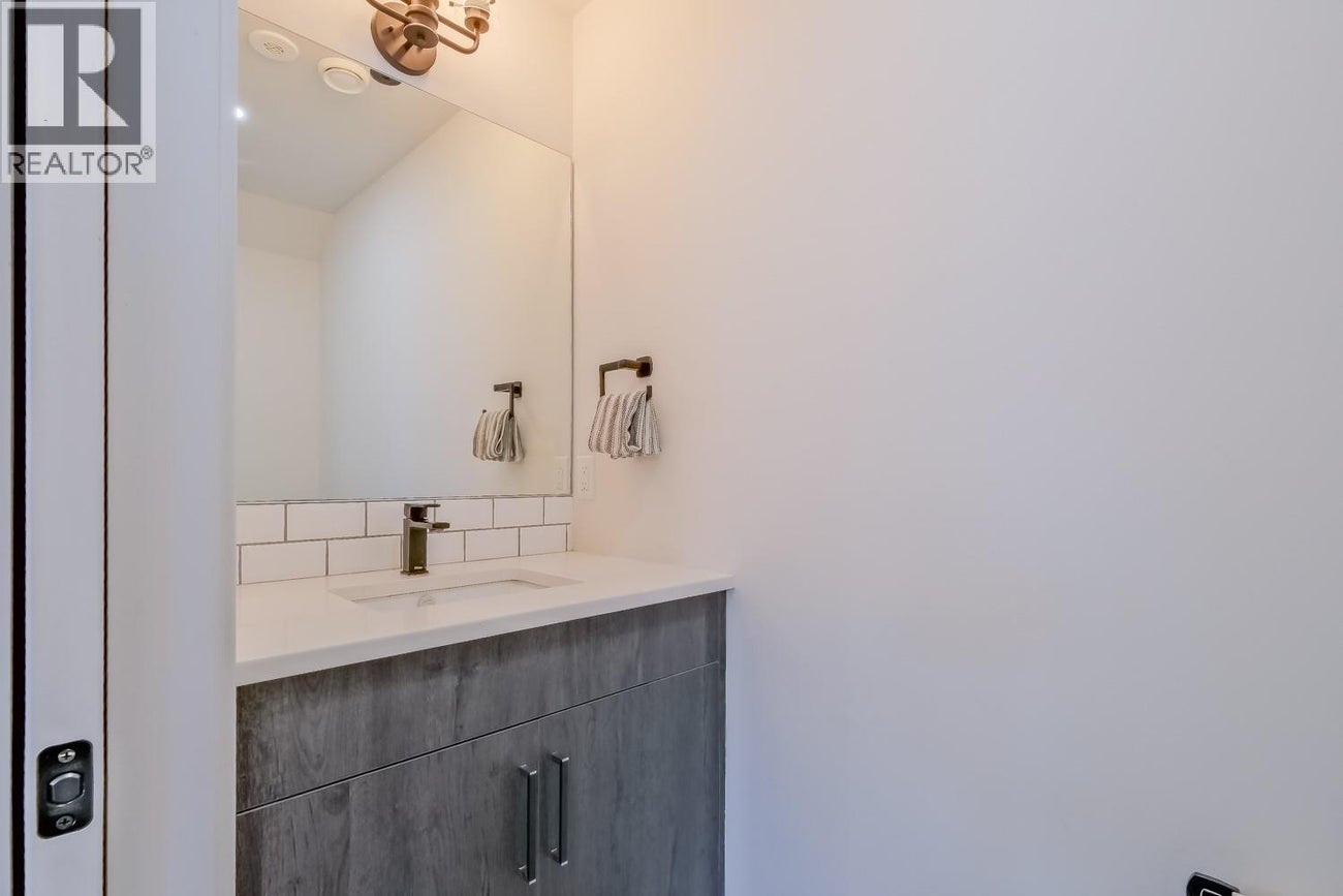951 Stockwell Avenue - Kelowna Row / Townhouse for Sale, 3 Bedrooms (10390735)# - 12