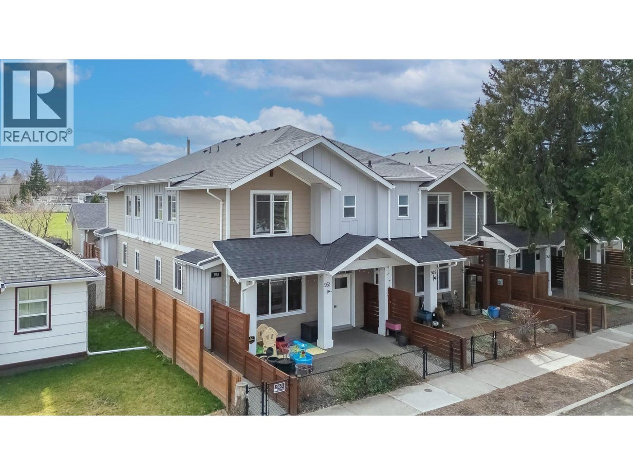 951 Stockwell Avenue - Kelowna Row / Townhouse for Sale, 3 Bedrooms (10390735)# - 2