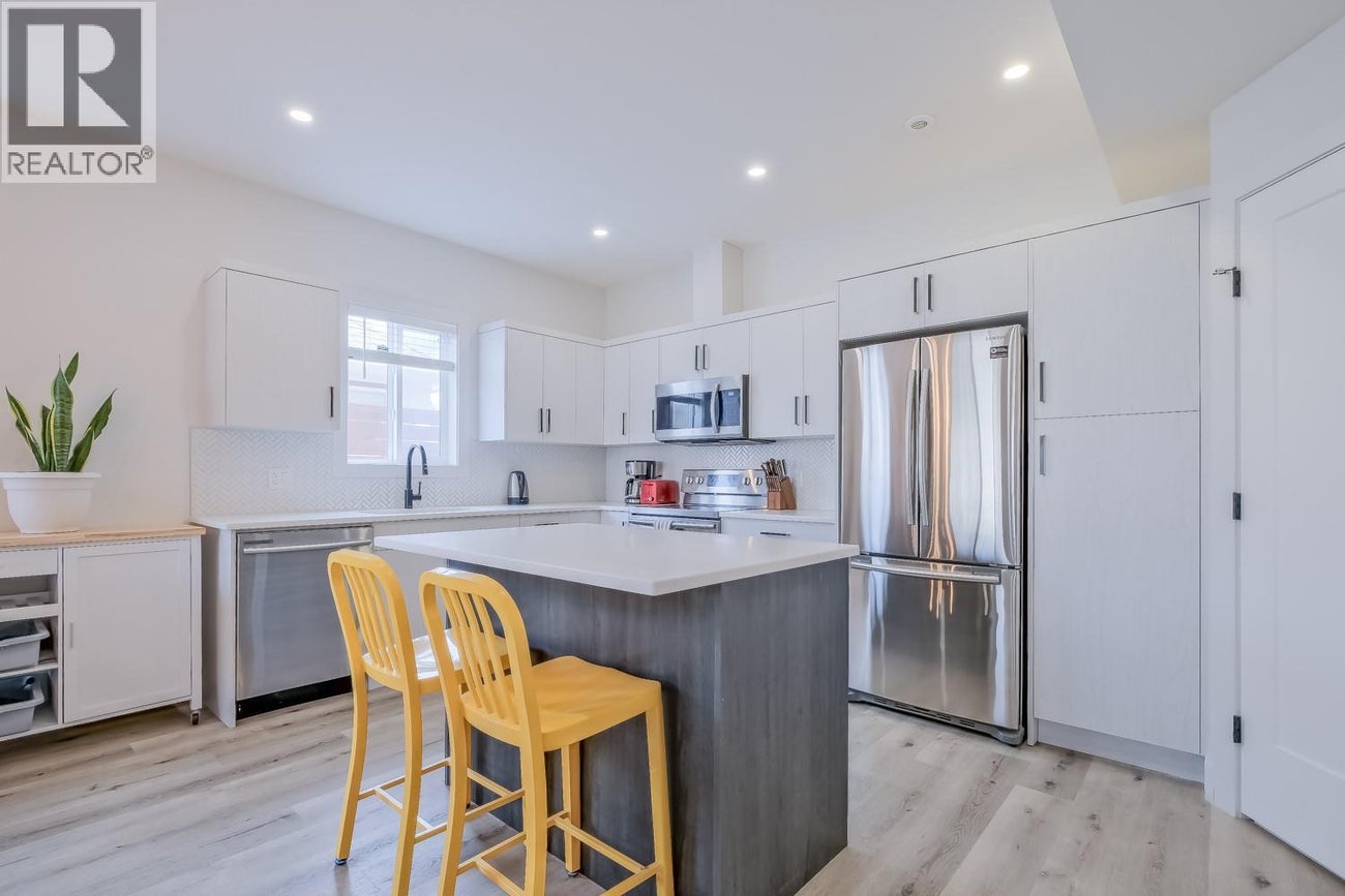 951 Stockwell Avenue - Kelowna Row / Townhouse for Sale, 3 Bedrooms (10390735)# - 3