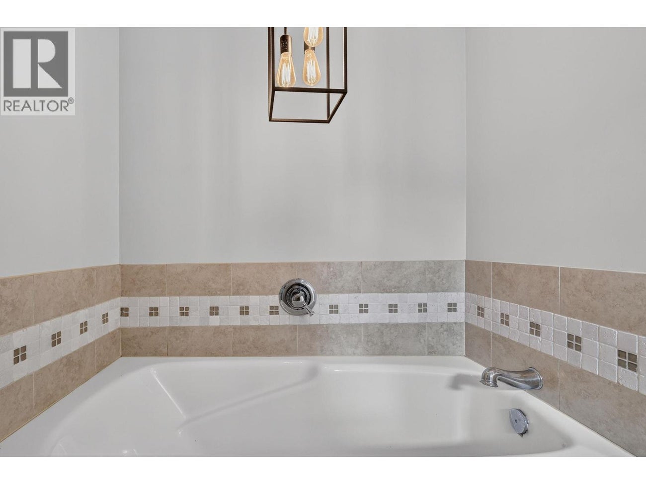2417 Tallus Ridge Drive - West Kelowna House for Sale, 5 Bedrooms (10392243)# - 35