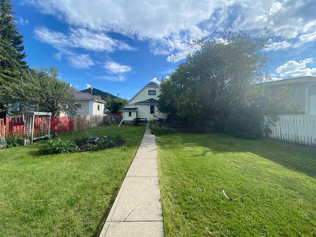 13009 18 Avenue  - Other Detached for Sale, 3 Bedrooms (A2202646)# - 2