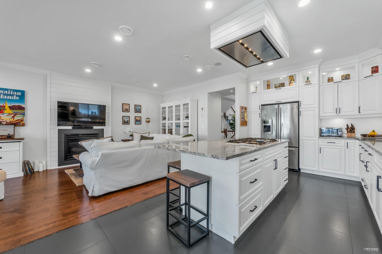 338 W 17th Street - Central Lonsdale Single Family Residence for Sale, 6 Bedrooms (R2984027) #13