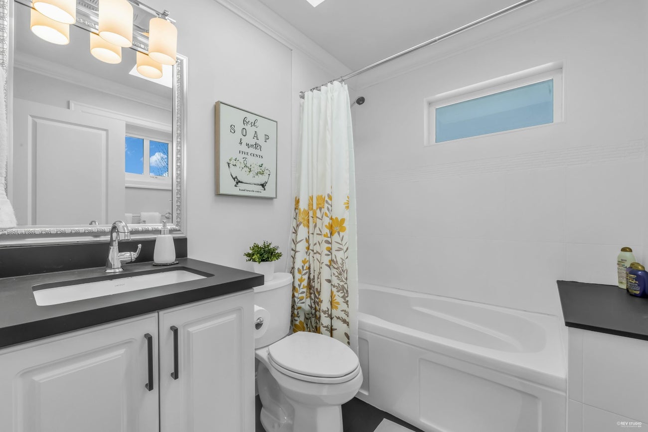 338 W 17th Street - Central Lonsdale Single Family Residence for Sale, 6 Bedrooms (R2984027) #24