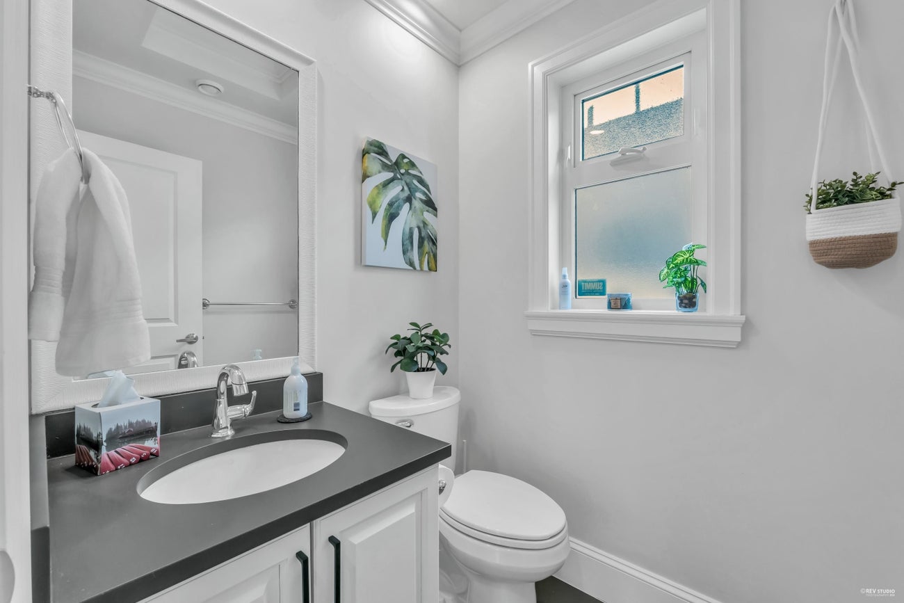 338 W 17th Street - Central Lonsdale Single Family Residence for Sale, 6 Bedrooms (R2984027) #26