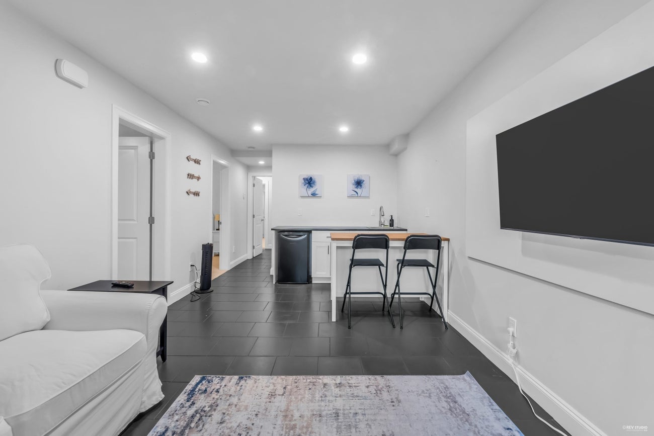 338 W 17th Street - Central Lonsdale Single Family Residence for Sale, 6 Bedrooms (R2984027) #28